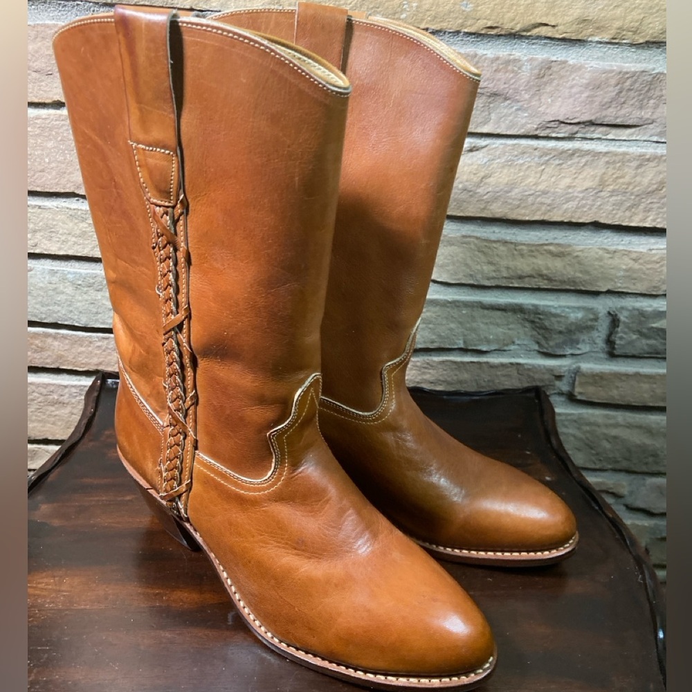 NWOT Ladies Nobil’s leather cowboy boots. TAN Size 8.5